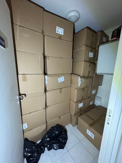 Contenu de la pièce comprenant une cinquantaine...