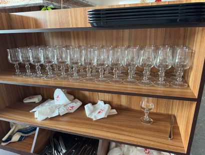 Lot de verres à vin et à eau ( environ 150...