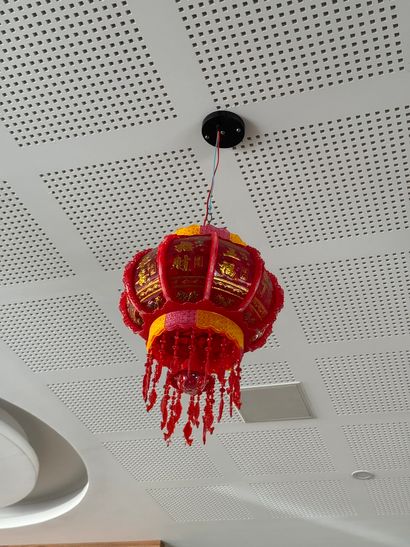 Lot de 4 lustres à décor chinois