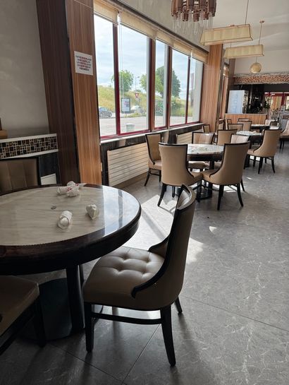 Lot de 5 tables rondes imitation marbre,...