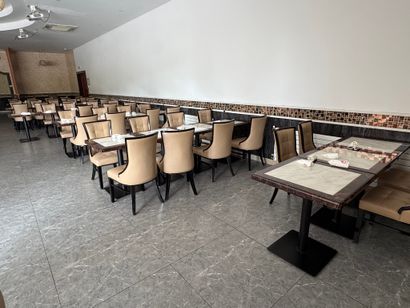 Lot de 26 tables imitation marbre, pied en...