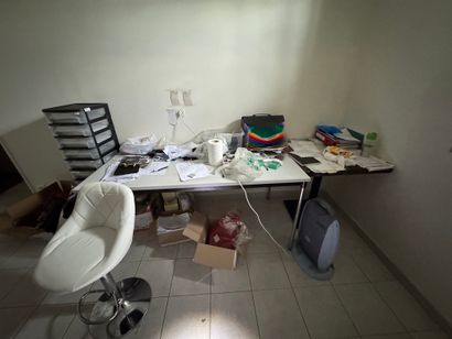 Contenu de la piece comprenant : mobilier...