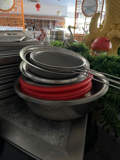 Lot de passoires en inox ou plastique