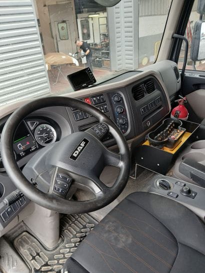 CAMION PLATEAU GRUE CAGE DAF 4X2 LF260FA...