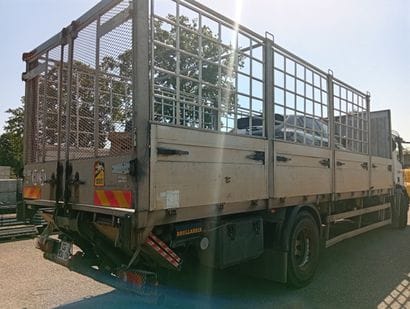 CAMION PLATEAU GRUE CAGE IVECO 4x2 ML 180E30...