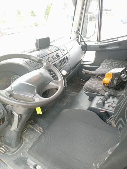 CAMION PLATEAU GRUE CAGE IVECO 4X2 ML180E25...