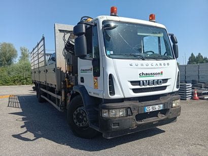 CAMION PLATEAU GRUE CAGE IVECO 4x2 ML 180E30...
