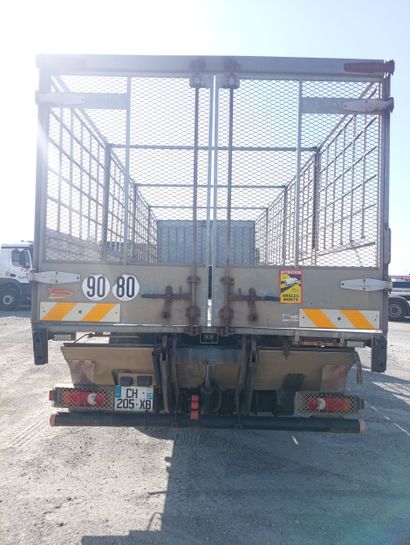 CAMION PLATEAU GRUE CAGE IVECO 4x2 ML 180E25...