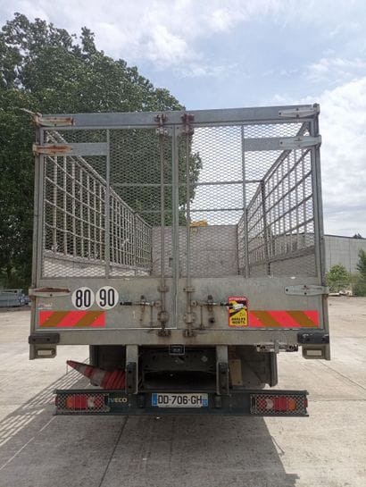 CAMION PLATEAU GRUE CAGE IVECO 4X2 ML180E...