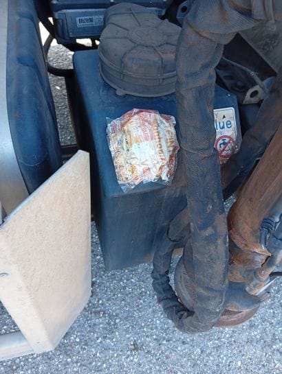 CAMION PLATEAU GRUE CAGE IVECO 4x2 ML 180E30...