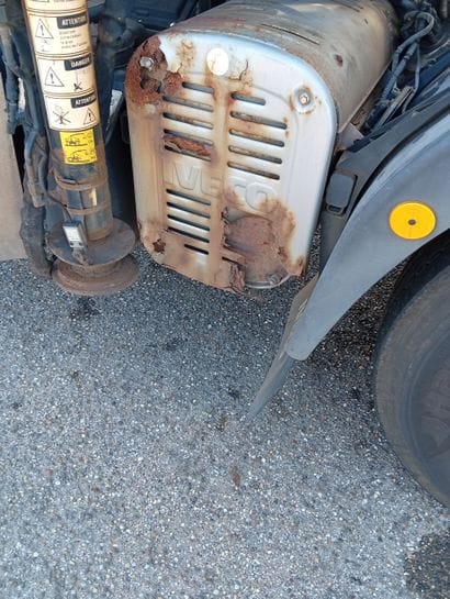 CAMION PLATEAU GRUE CAGE IVECO 4x2 ML 180E30...