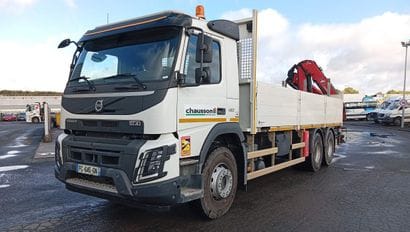 CAMION PLATEAU GRUE VOLVO 6X4 FMX410 équipé...
