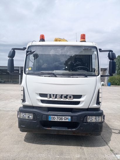 CAMION PLATEAU GRUE CAGE IVECO 4X2 ML180E...