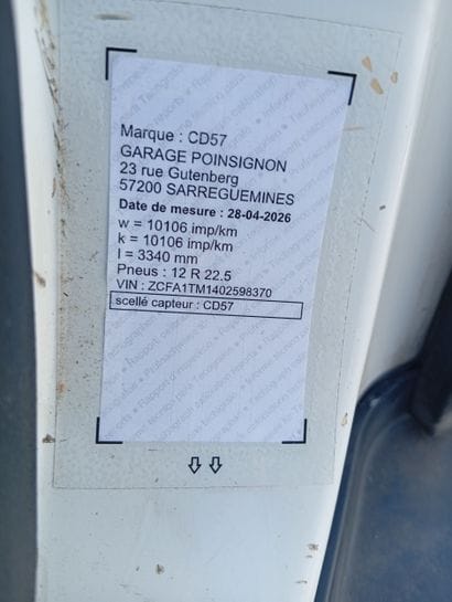CAMION PLATEAU GRUE CAGE IVECO 4x2 ML 180E30...