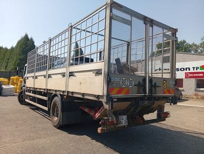 CAMION PLATEAU GRUE CAGE IVECO 4x2 ML 180E30...