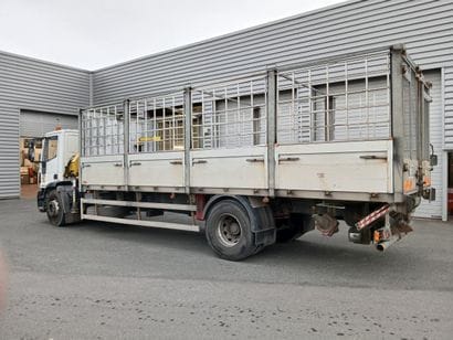 CAMION PLATEAU GRUE CAGE IVECO 4X2 ML180E30...