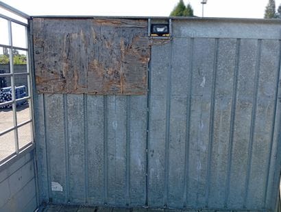 CAMION PLATEAU GRUE CAGE IVECO 4x2 ML 180E30...