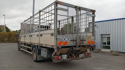 CAMION PLATEAU GRUE CAGE IVECO 4X2 ML 180E30...