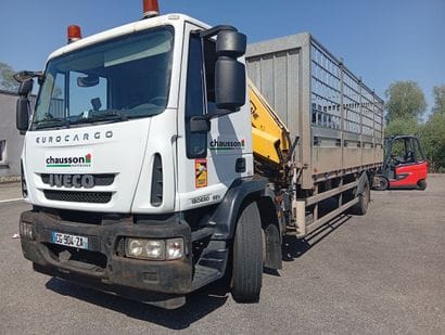 CAMION PLATEAU GRUE CAGE IVECO 4x2 ML 180E30...