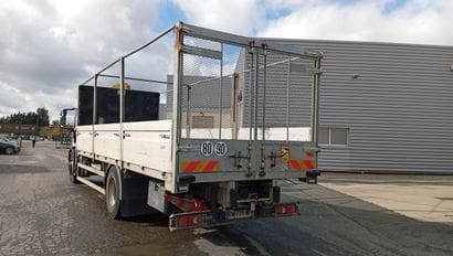 CAMION PLATEAU GRUE CAGE IVECO 4X2 ML180E25...
