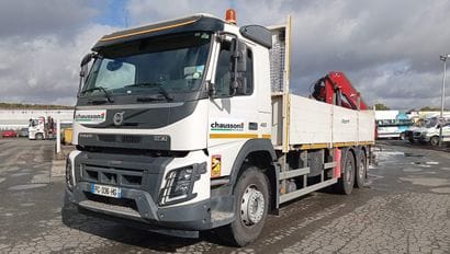 CAMION PLATEAU GRUE VOLVO 6X4 FMX410 équipé...