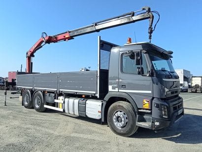 CAMION PLATEAU GRUE VOLVO 6X4 FMX 430 équipé...