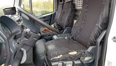 CAMION PLATEAU GRUE CAGE IVECO 4X2 ML 180E30...