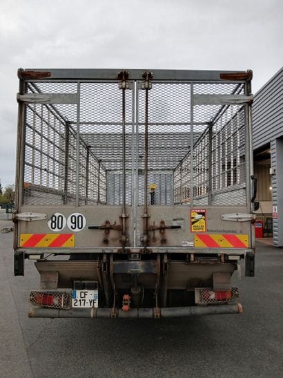 CAMION PLATEAU GRUE CAGE IVECO 4X2 ML180E30...