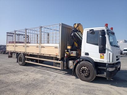 CAMION PLATEAU GRUE CAGE IVECO 4x2 ML 180E25...