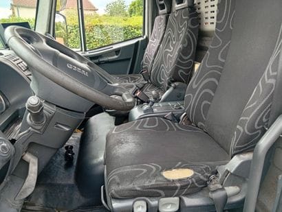 CAMION PLATEAU GRUE CAGE IVECO 4x2 ML 180E30...
