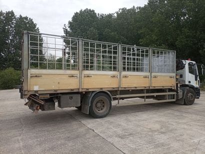 CAMION PLATEAU GRUE CAGE IVECO 4X2 ML180E25...