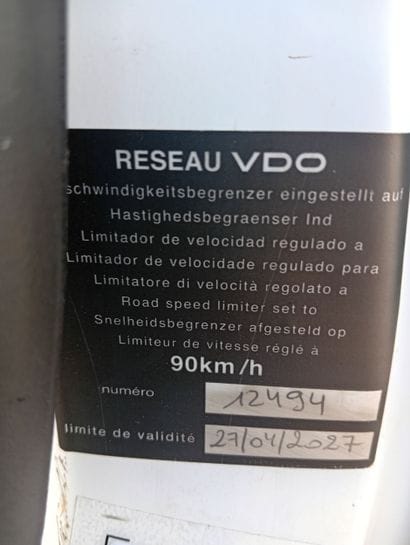 CAMION PLATEAU GRUE CAGE IVECO 4x2 ML 180E30...