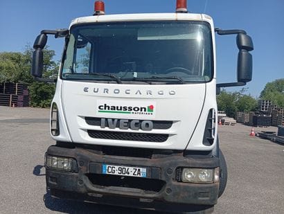 CAMION PLATEAU GRUE CAGE IVECO 4x2 ML 180E30...
