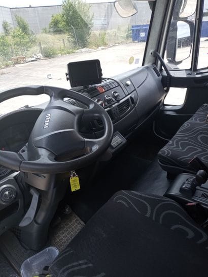CAMION PLATEAU GRUE CAGE IVECO 4X2 ML180E...