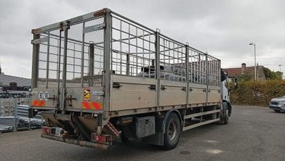 CAMION PLATEAU GRUE CAGE IVECO 4X2 ML 180E30...