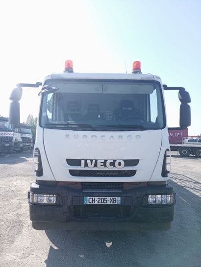 CAMION PLATEAU GRUE CAGE IVECO 4x2 ML 180E25...