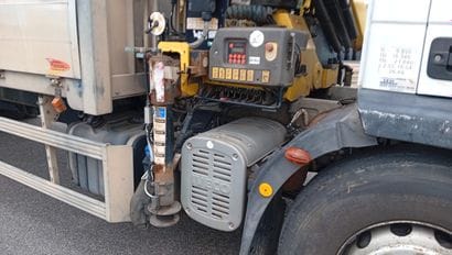 CAMION PLATEAU GRUE CAGE IVECO 4X2 ML 180E30...
