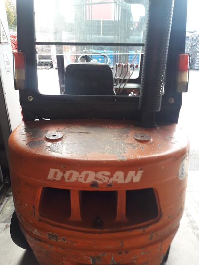Chariot élévateur Thermique DOOSAN D30G DUPLEX...