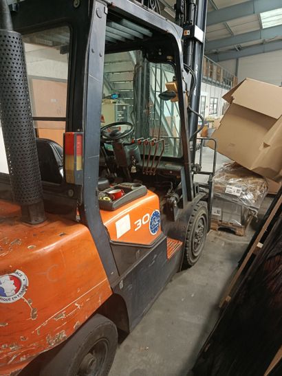 Chariot élévateur Thermique DOOSAN D30G DUPLEX...