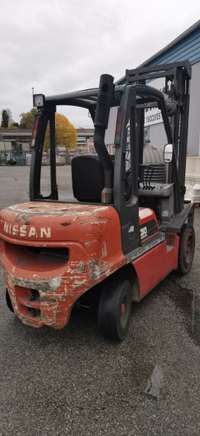 Chariot élévateur Thermique NISSAN D02A30U...
