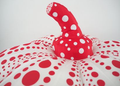 Yayoi KUSAMA

Yayoi KUSAMA (1929-)
Dots Obsession...