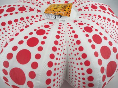 Yayoi KUSAMA

Yayoi KUSAMA (1929-)
Dots Obsession...