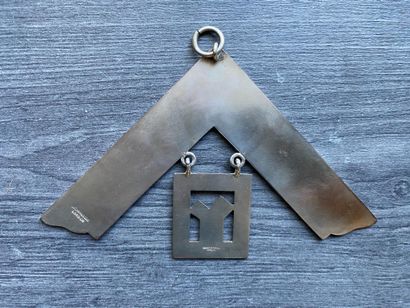 Un lot comprenant une médaille de passé maître...