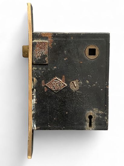 Serrure de porte en métal et plaque en laiton...
