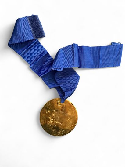 Gold-plated metal medal inscribed Gran Logia...