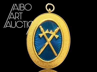 GLNF gold-plated roofer's medal on a royal...