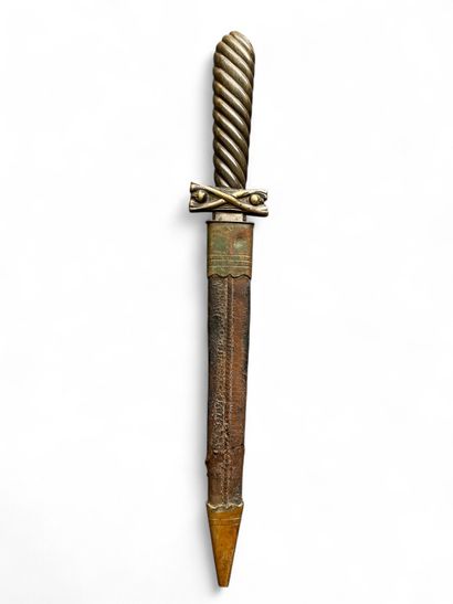 Dague Franc maçonne. Fusée en corne brune...