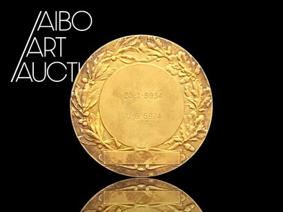 Very nice gilt bronze medal (signed G.Contaux...