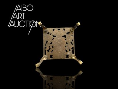 Small square-shaped gilded brass flat rest...