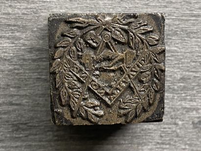 Trois tampons encreurs avec motifs maçon...